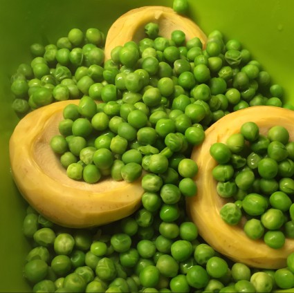 Artichokes & Peas:  Main ingredients of a gentle, herby dip.
